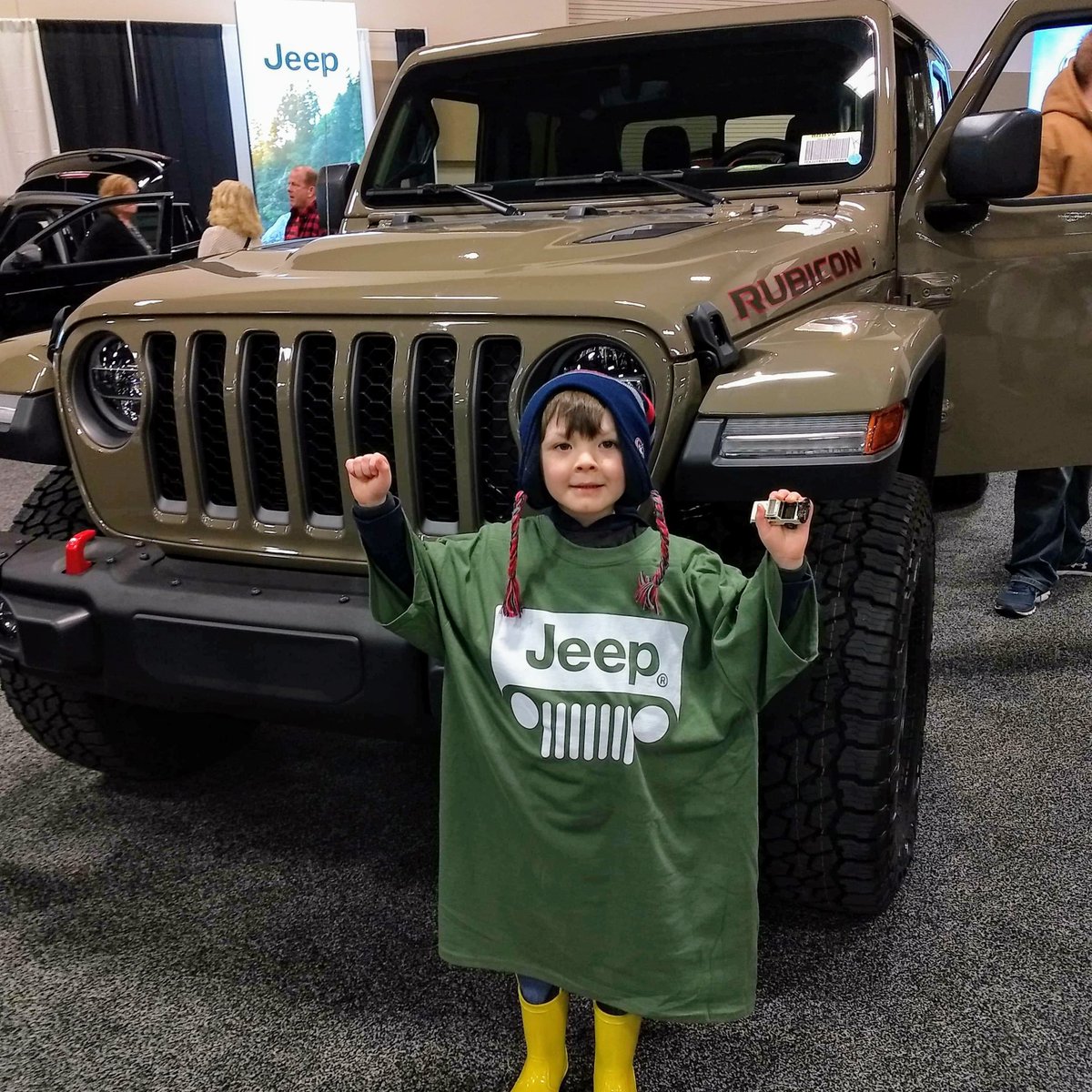 cpb_Bogs's tweet photo. Had fun at the @ToledoAutoShow, now it's time for some @ToledoWalleye hockey...
#ToledoAutoShow @MudHens #419Famous https://t.co/ajk6pIcxZj