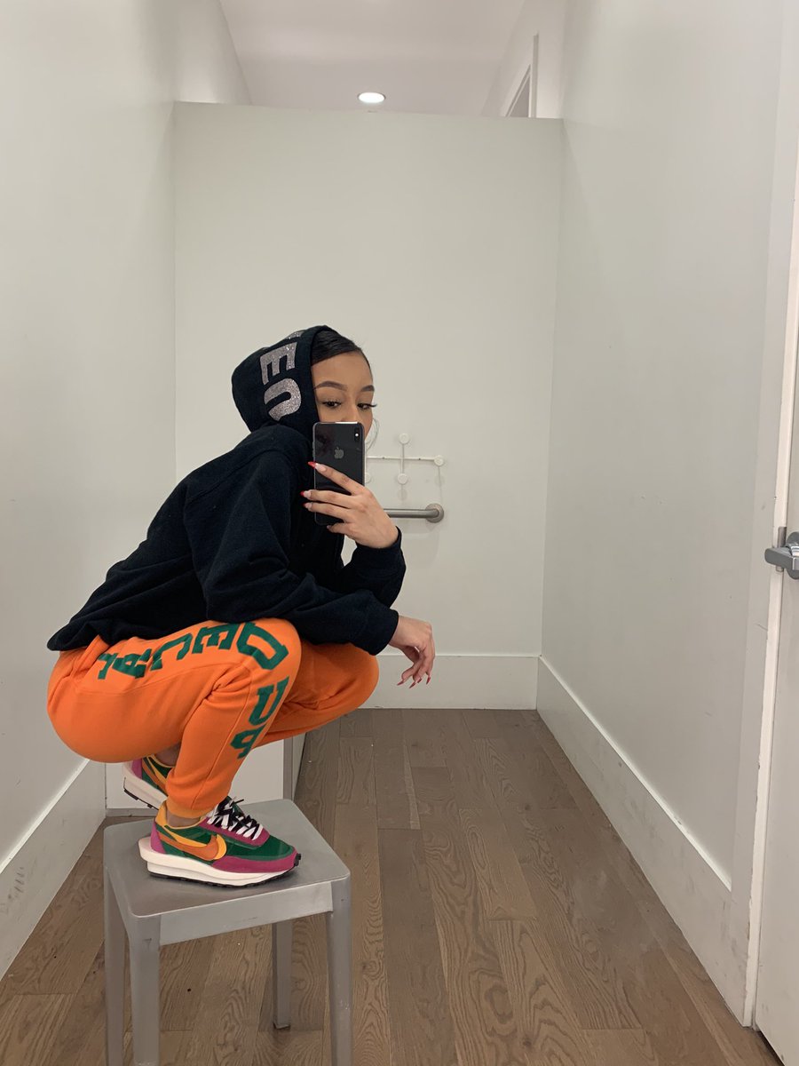 alleyesonnjenn's tweet image. i can teach you some things.