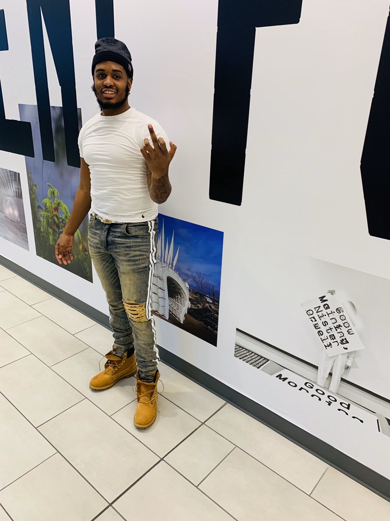 _TIH4's tweet photo. Amiri jeans sagging off my ass I won’t let up I can take a break and niggxs still wouldn’t catch up... #4LORD✨🤞🏽 https://t.co/Dl2MYjWG5J