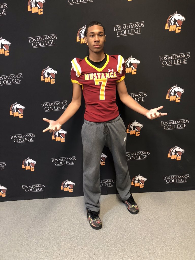 Reggie7J7's tweet photo. I want to thank the LMC Mustangs for inviting me and brother to a amazing Recruit day💪🏾💯🤩 @dinero_gomez @LMCmustangs @stims8 @safetys_lmc @StangsDC @sgezzy75 @LMC_DBCoach https://t.co/ByKUsPx94j