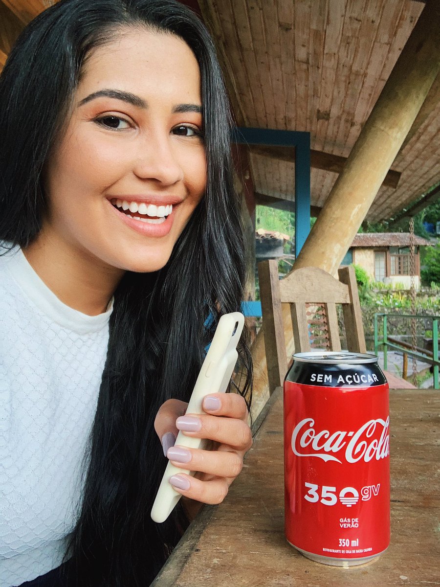 ThaynaraOG's tweet photo. Já tô escaneando o QR Code da minha @cocacola_br na embalagem de Gás de Verão pra desbloquear a partida época de Fifa! Já tô colada na minha latinha pra ver esse momento único! E vocês? #VaiNoGas #ad
https://t.co/cLMlsbO2Do https://t.co/OBXe58wNWA