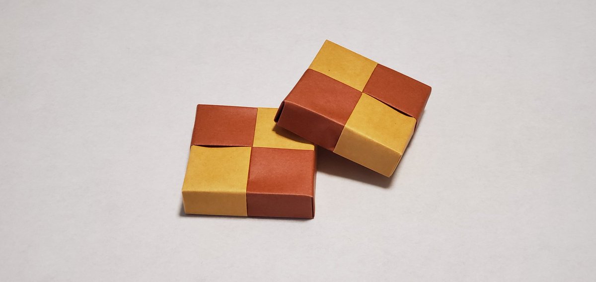 Tatsumi S Mitsuda 折り紙 Twitterissa 会社の女子にバレンタインっぽい折り紙作れませんか と言われたのでこんなの折ってみました チョコというよりクッキーかな 互い違いの座布団から 折り紙作品