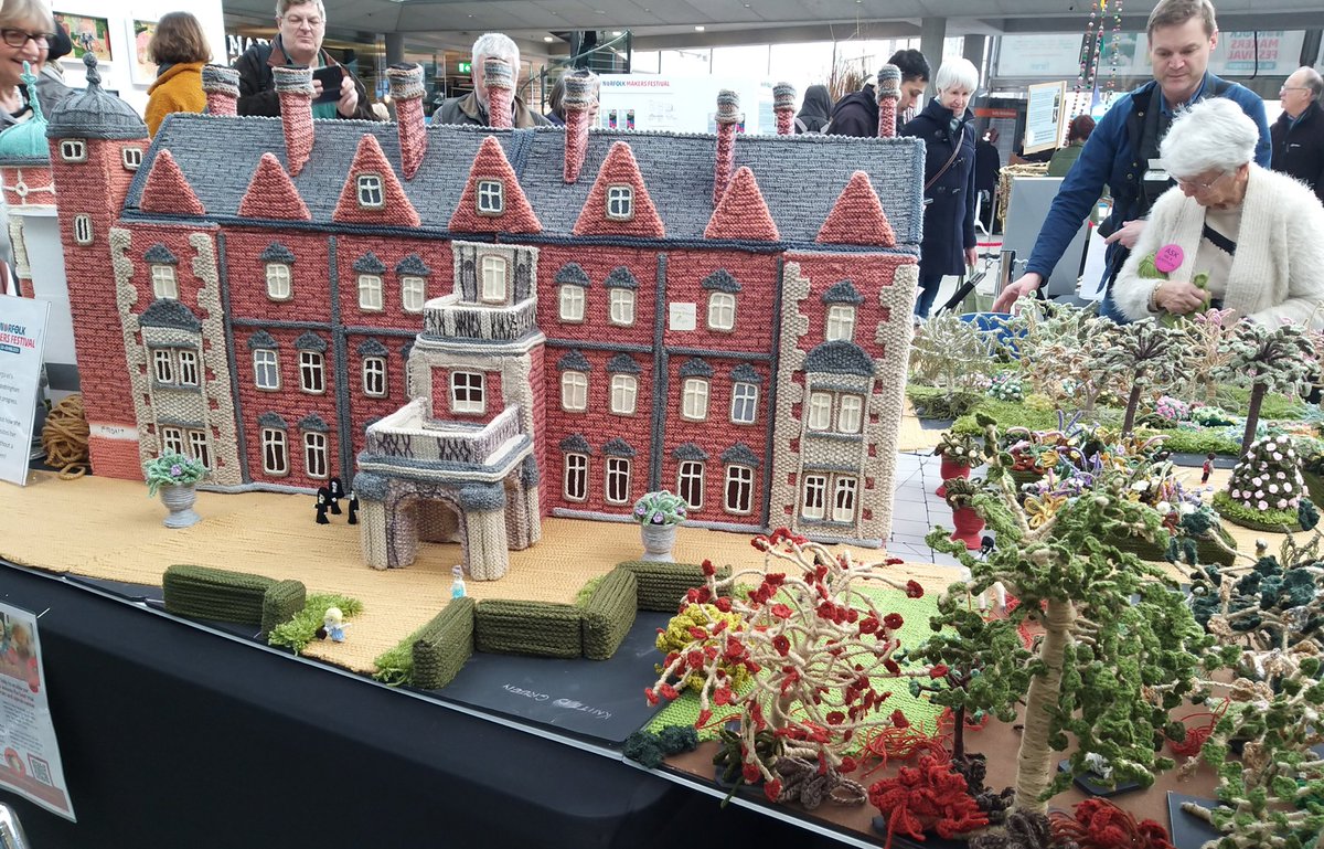 broadsgirl's tweet photo. Margaret Seaman has knitted #Sandringham !!
Not only the house but the #gardens too!
Raising money for local good causes in Yarmouth, see it in Norwich Forum during February #MakersMonth 👐🧵🧶 https://t.co/fQOTGoYOkn