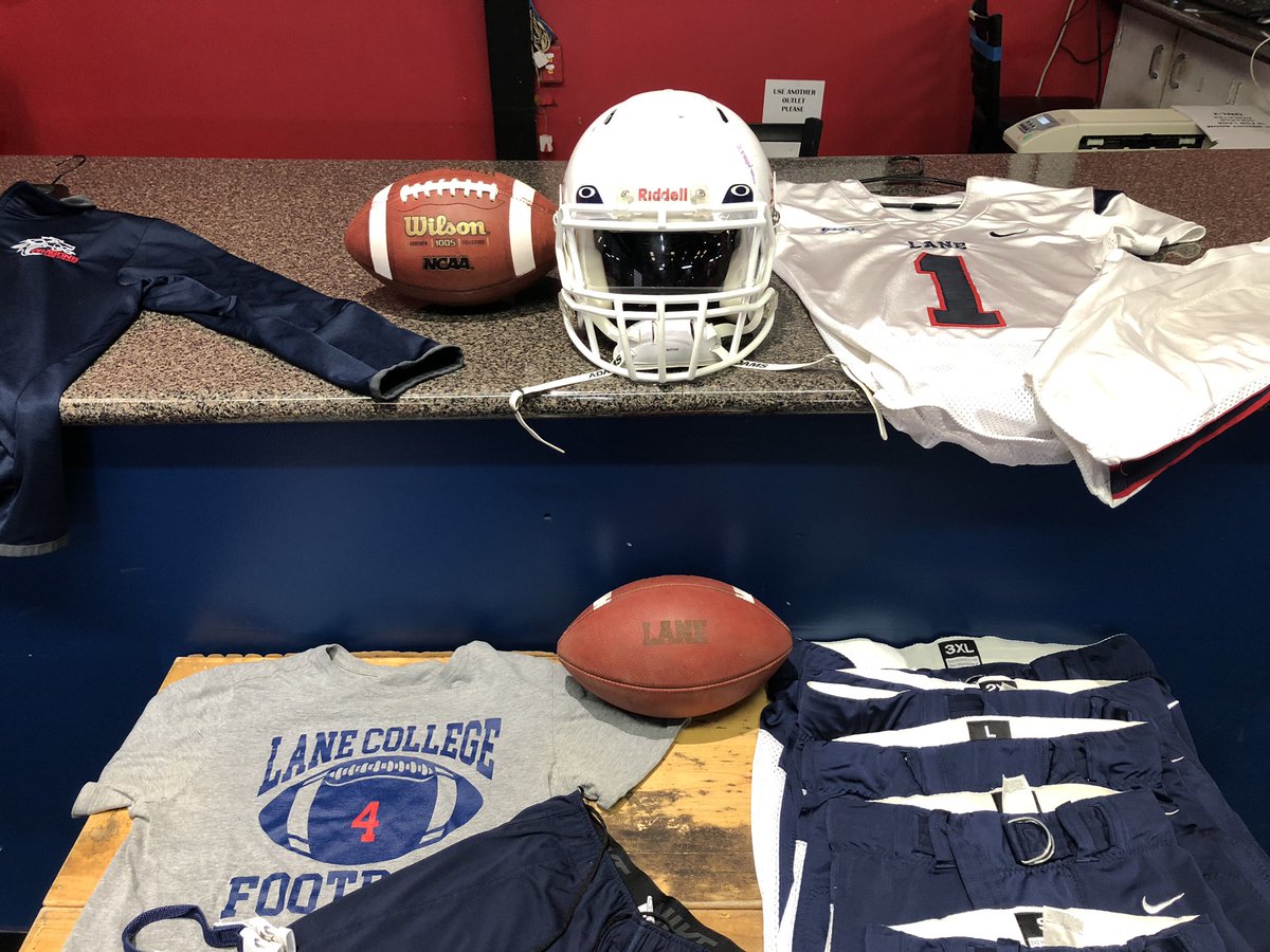 DrCoachDorsey's tweet photo. It’s time to Gear Up!! LCD #lcdfb #Getbetter @LaneAthletics @VyronBrown31 @iamcoachgeorge https://t.co/KZNuoDxQAr