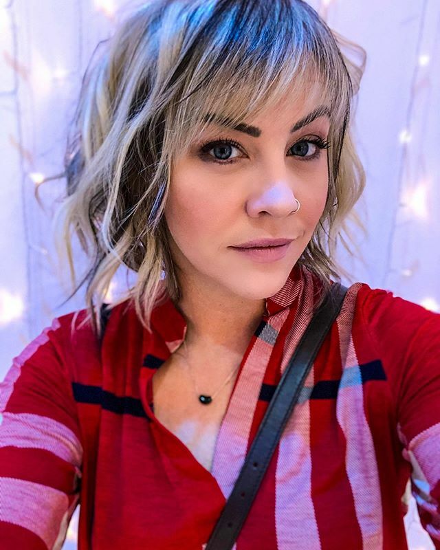 makeupbeanmua's tweet photo. Good lighting in the grinch room ❤️#drsuessexperience #makeupbean #mymercier https://t.co/O5ARo0VY0P https://t.co/0i54k4rsJc