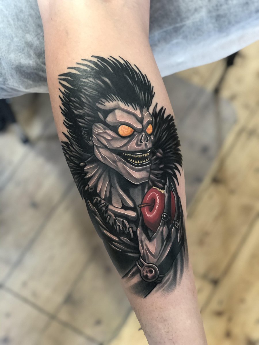 mattexiled's tweet image. So it’s been not even a day since getting this leg Pisces finished and already planned my next tatt. Go damn just need moneys. #tattoos #DEATHNOTE