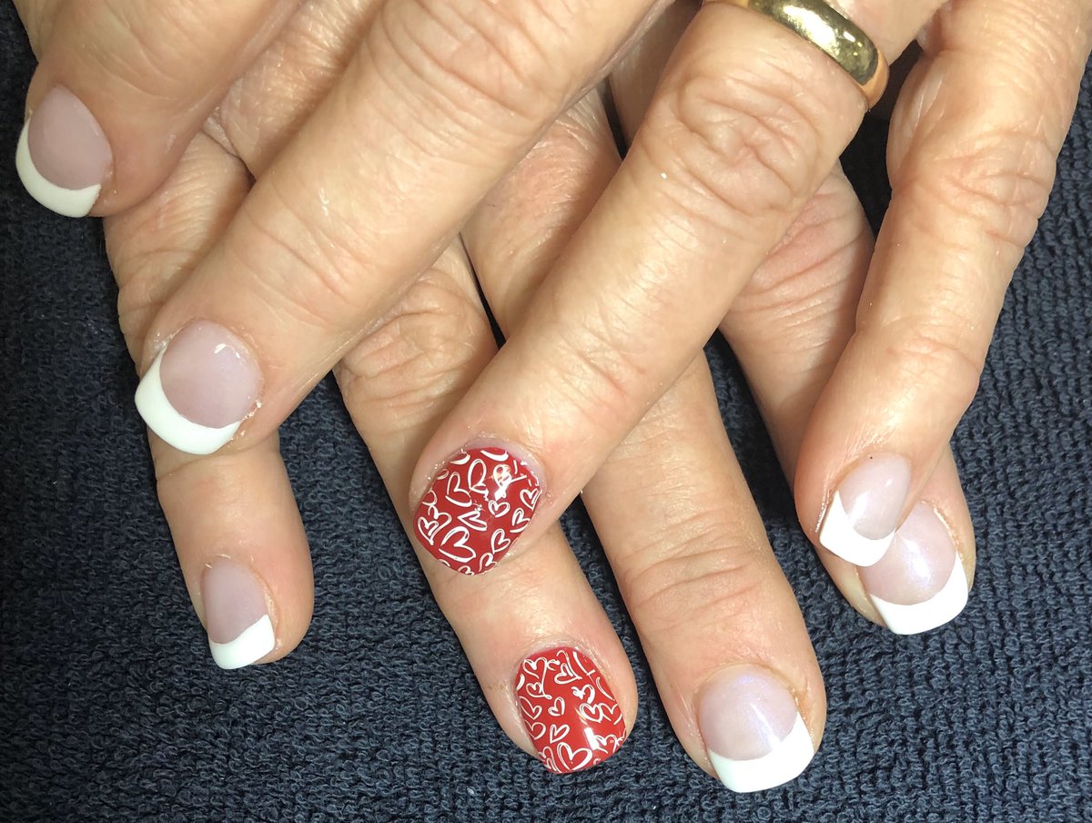MichelezDooz's tweet photo. #valentinesnails #valentines #nailart #sculptednails #polygelnails #acrylicnails #michele’znailzdoo’z https://t.co/KQVFTF955k
