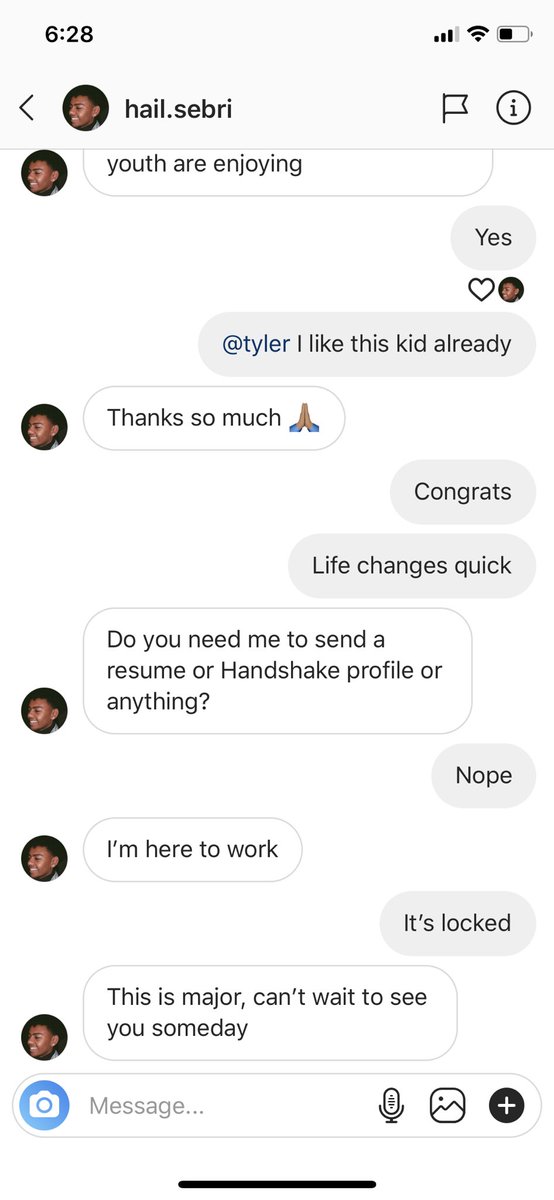 garyvee's tweet photo. And thatβs how you get an internship https://t.co/RLLuVYqVQQ