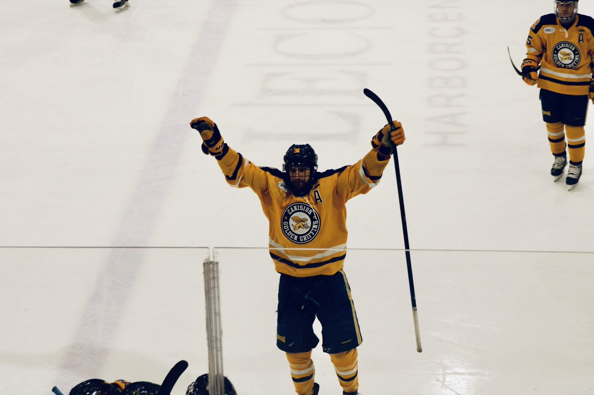 GriffsHockey's tweet photo. Capping the four-point weekend off with another milestone! Congrats to Barzo on the first shutout! 🔥

#Griffs #ncaahockey https://t.co/utqyuudYuG