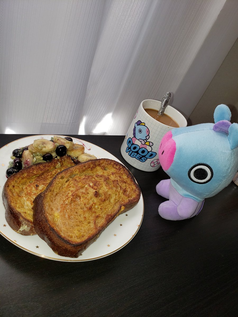 AMangADay's tweet photo. (Almost vegan) french toast, made with brown rice flour bread, almond milk, blueberries and bananas. Plus caramel macchiato almond milk latte. 
Mang is enjoying the weekend. 

#Mang #breakfast #BT21 #BTS @BTS_twt https://t.co/OhesuVLvZT