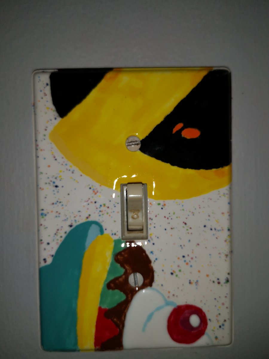 MorrouZone's tweet image. I made a thing
Made it @ClayCafeFredNB 
'Tis the logos from mine and the gf's stream logos
(twitch.tv/morrouzone, twitch.tv/bananne)
This is obviously up in our office :)
#twitch #claycafe