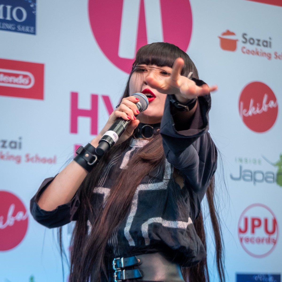 mooncastlesun's tweet photo. 2019/7/12-14 #HyperJapan2019 🇬🇧
#NECRONOMIDOL (@necronomidol) #月城ひまり (@himari_tsuki)さん #eu_inquisition #ネクロ魔 #hyperjapan https://t.co/g8iAN4OiwF