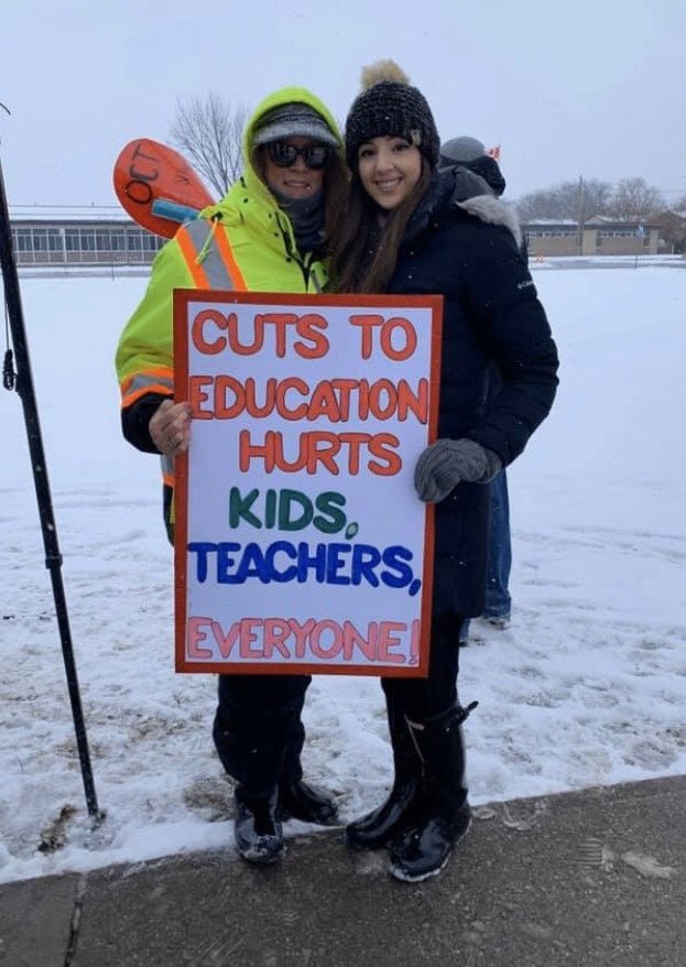 MissMarazita_'s tweet photo. #CutsHurtKids #DollarBooksNotDollarBeers https://t.co/7JXZvAvjbY