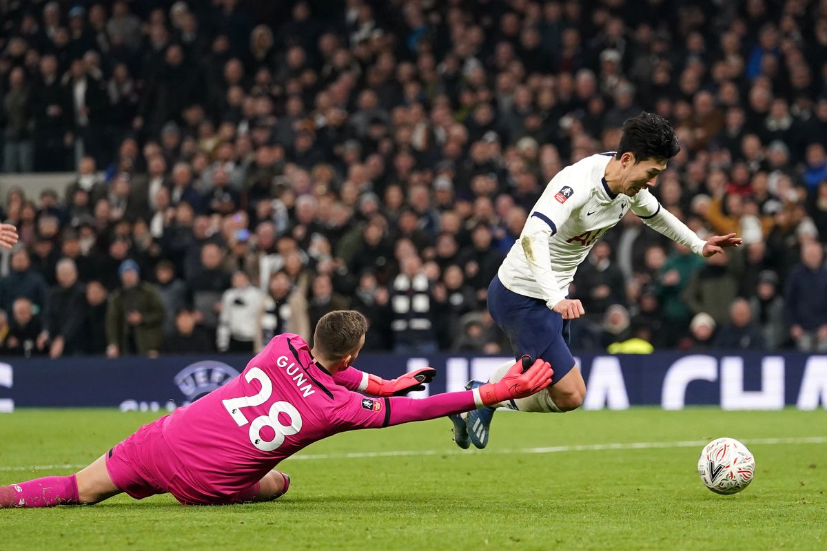 FA Cup Round 5 - Spurs 3-2  #SaintsFCThis hurt. What the fuck is the point in VAR if you're going to choose when you want to use it? Son's a diving prick and should have been punished. Instead, we're out of the cup. It's games like this that make you lose love for the sport...