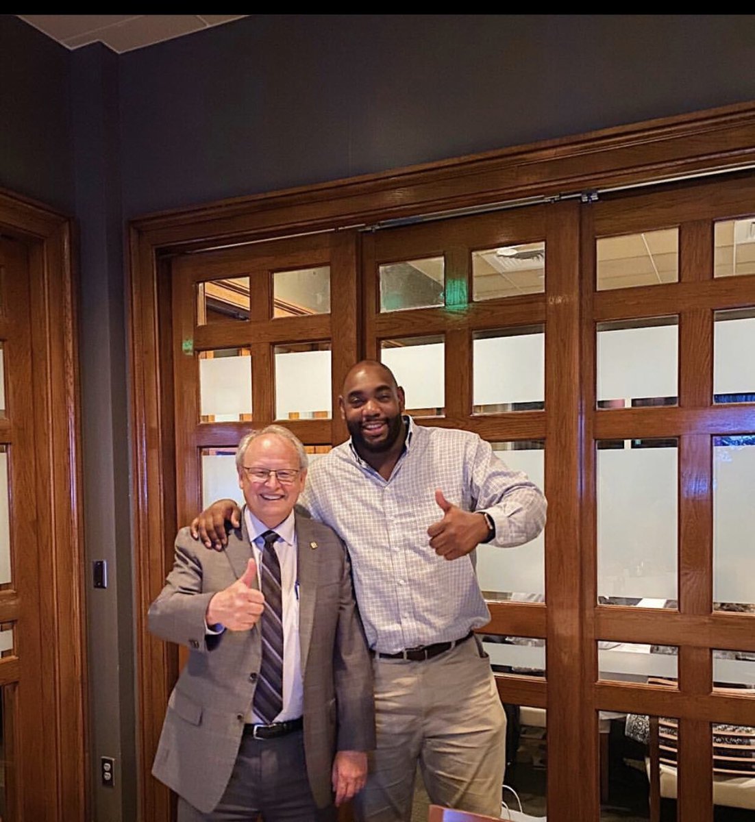 JLHunterMD's tweet photo. Congrats to Dr William O. Richards, Chairman of the USA Dept of Surgery, on being named President of the Southeastern Surgical Congress. I'm so fortunate to have trained under one of the surgical GOATS. @usacollegeofmed @usaunivhospital  @usa_physicians @USASurgery @SESC_AmSurg https://t.co/9zQRfQ7Yaq