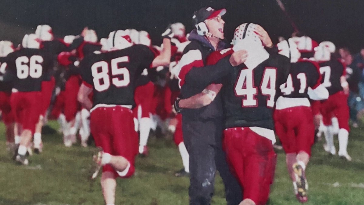 WHO13news's tweet image. Longtime Newton Football Coach John Jenkins Passes Away via.whotv.com/iRbLu