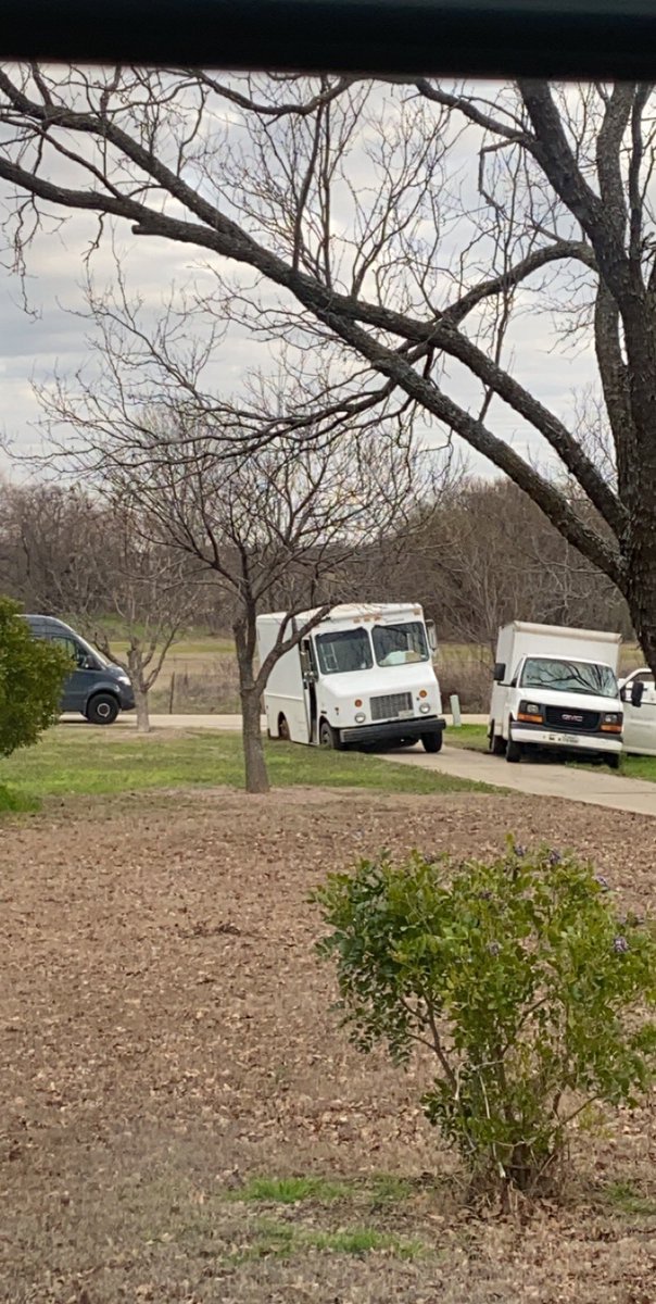KristenZ420's tweet photo. @FedEx  this driver got stuck in the ditch/driveway 3.5 hrs ago. A second driver tried to help, has been here 2 hours. Their bosses won’t let them call a tow truck. He got himself stuck on the other side of the ditch/driveway. No one can get in or out. The police have been called https://t.co/YJmtHoH0go