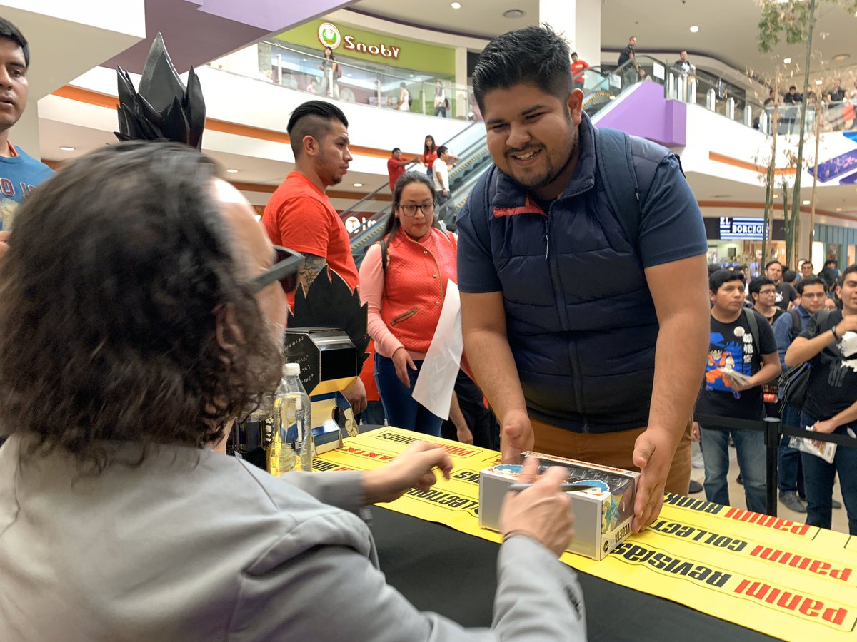 Panini_mexico's tweet photo. ¡Muchas gracias a todos los coleccionistas que nos acompañaron a celebrar el aniversario junto con @ccp_mario y @renegarcia900! 🥳🎉

📍 Panini Point Forum Buenavista. https://t.co/jXr9wXBABw