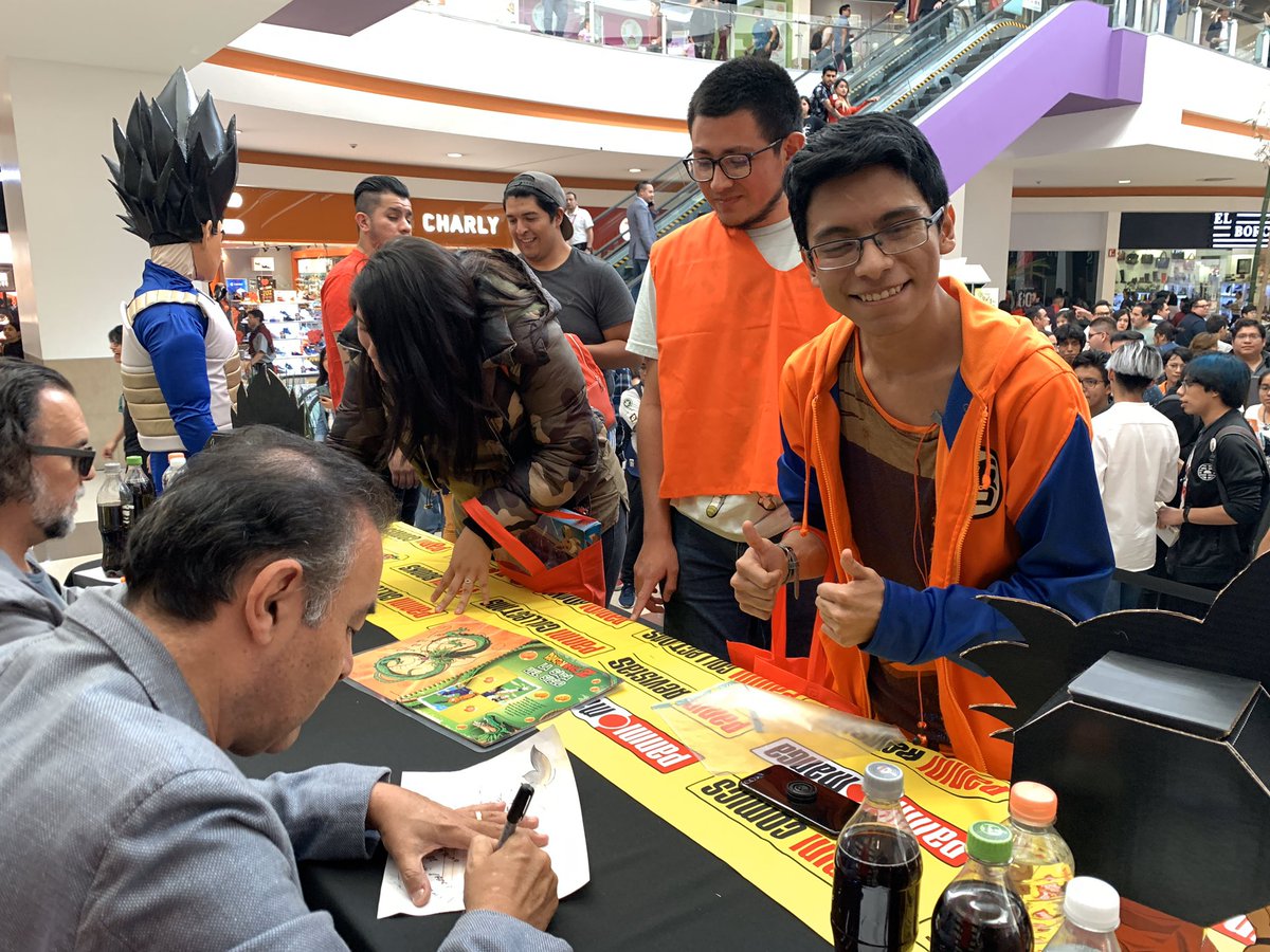 Panini_mexico's tweet photo. ¡Muchas gracias a todos los coleccionistas que nos acompañaron a celebrar el aniversario junto con @ccp_mario y @renegarcia900! 🥳🎉

📍 Panini Point Forum Buenavista. https://t.co/jXr9wXBABw