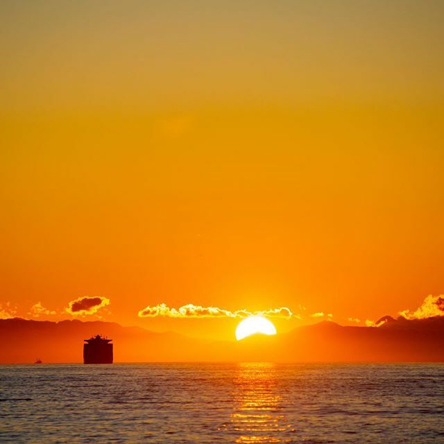 Geoffrey_Bird's tweet photo. You left for 28 days. No note. No good-bye. And then you show up. Unannounced. Expecting to be welcomed back with open arms. Okay, then. You’re forgiven. Just don’t do that again. Never. Ever. Again. #sun #vancouver #sunset #raincity #explorebc
.
.
.
.
#vancity #beautifulbc … https://t.co/Rr6lRsA1Ga