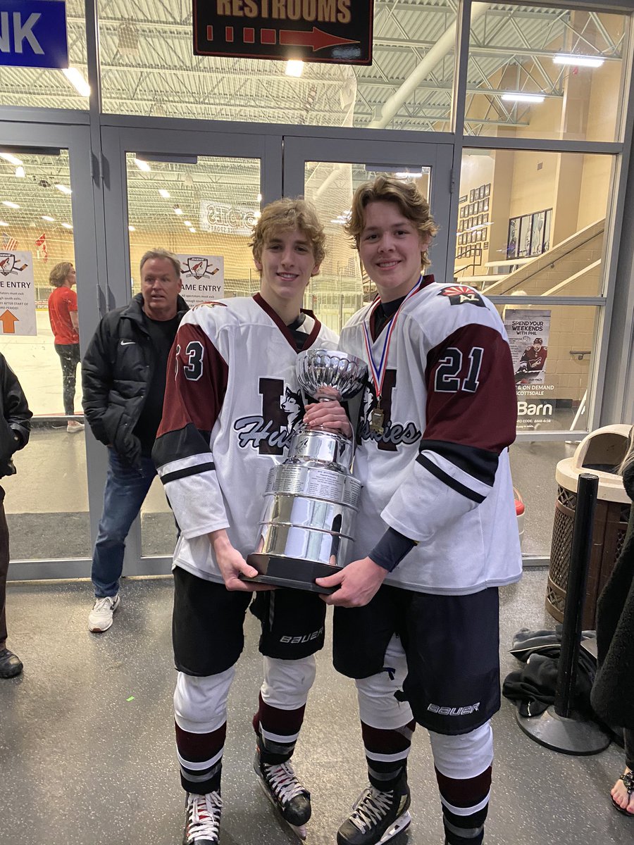 chrisgunnare's tweet photo. Good night for the billet brothers @dylan_gunnare and @C_newlinn      Winning the championship by a final of 7 to 5 and combining for 8 points (4 goals and 4 assists) https://t.co/gDBn3IcMdP