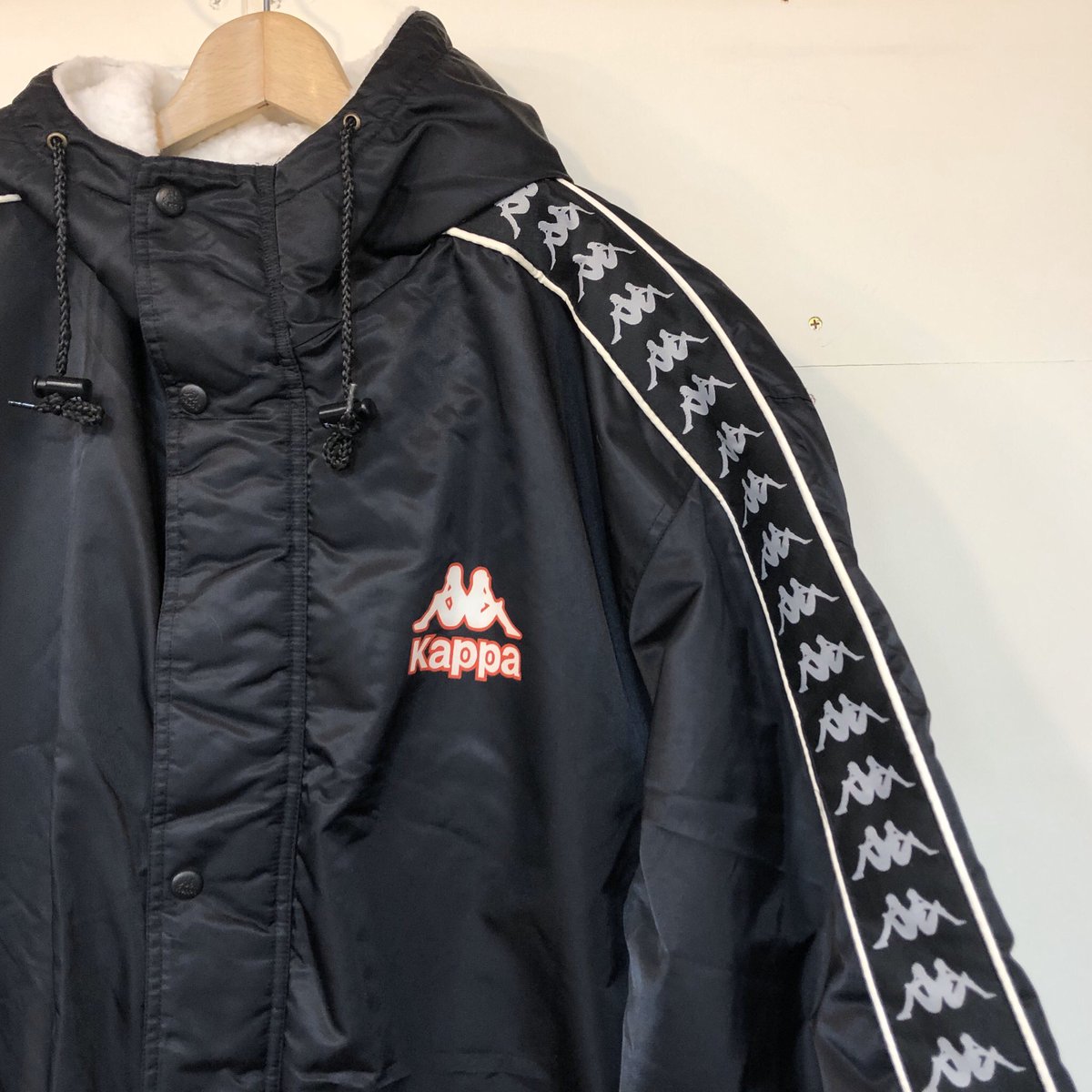 Us Junk Market Recommend Kappa Nylon Jkt こちらkappaのロングベンチコートです ロゴのスレに古着の味が出ていてかっこいいです 裏地はボアなのでもこもこで防寒対策バッチリです Sale Price 3 999 3 199 Usjunkmarket