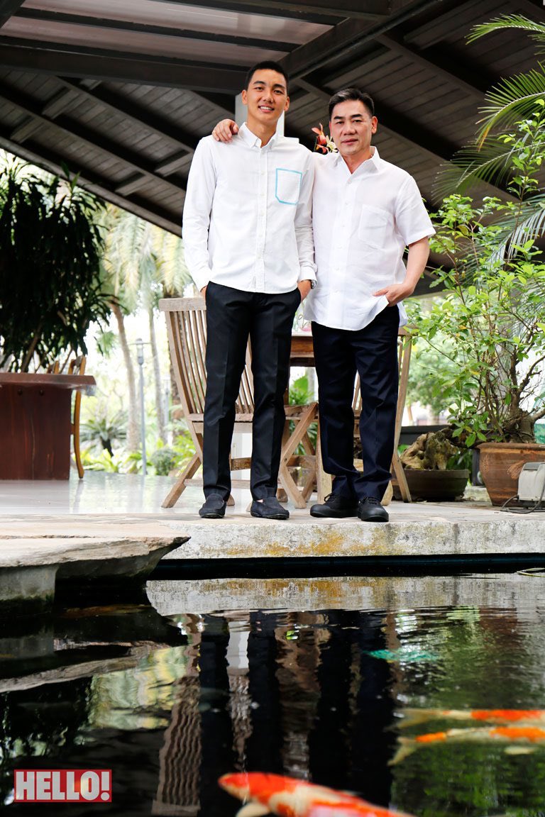 Born2Bredarmy's tweet photo. ขอยกให้เป็นพ่อลูกตัวอย่างนะครับ
ผบ.ตร.จักรทิพย์ บิ๊กแป๊ะ กับลูกชายหมวดฮัท 
คนจริง ทำจริง ลงพื้นที่จริง 
#กราดยิงโคราช https://t.co/bo44bI1foQ