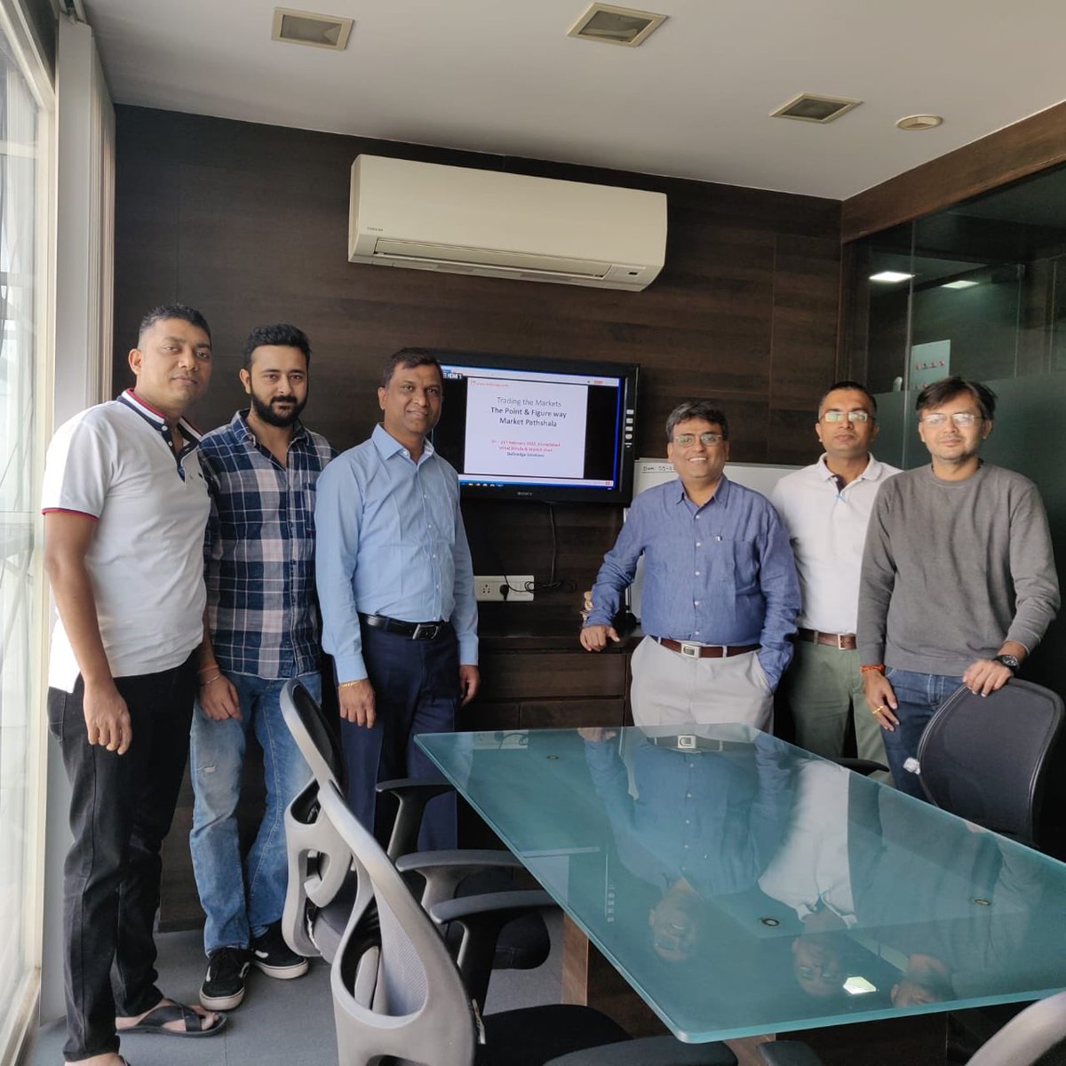 ManishShah6's tweet photo. Journey starts !!! #DefinedgePathShala @srvithal388 @Prashantshah267 @shahvinayv @Definedge https://t.co/KHlhz0Uxbt