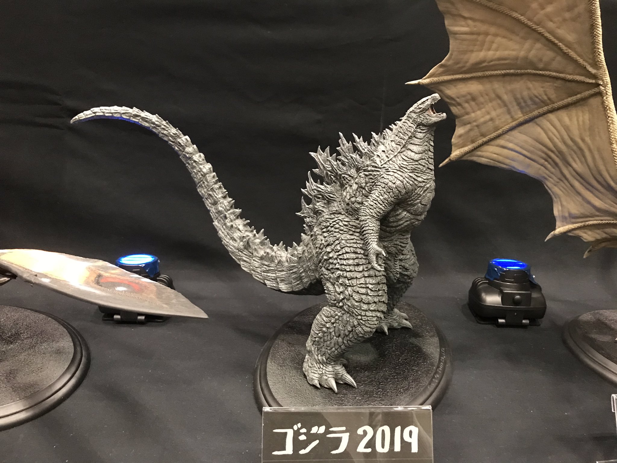 のびのびshinchan おぉgodzilla King Of The Monstersのメンメンめっちゃカッコいい キングギドラカッコいい そして何故日本はゴジラ キングオブモンスターズなの ザはどこいった Wfw T Co 9eavx95g7p Twitter