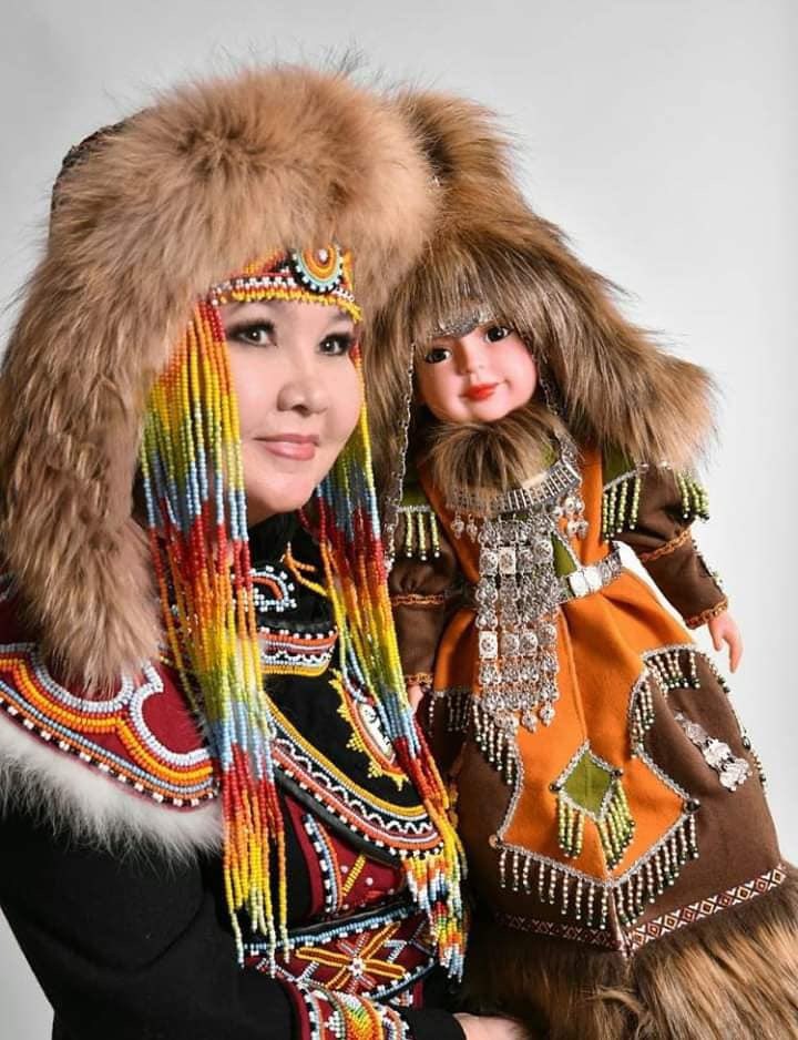 世界の民族衣装図鑑 　刺繡  ビーズ 　綴織  絣  サリー   ブラウス 毛皮 m28601178704_1.jpg?1658759911
