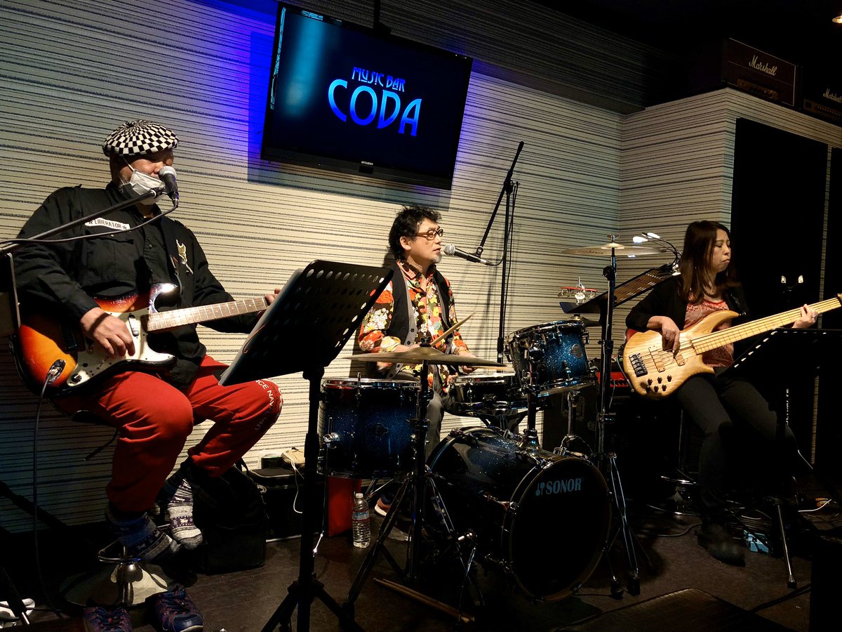 kaoriteto's tweet photo. 昨日のMusic Bar CODAは
ナイトホークス工藤哲也さんソロライブでした(=´∀`)ノ
素敵ボイスで歌いあげる工藤さんにまたまたメロメロに😍💖
#工藤哲也 #NIGHTHAWKS #THEKEYPROJECT #MusicBarCODA https://t.co/AjHYxpIIlW