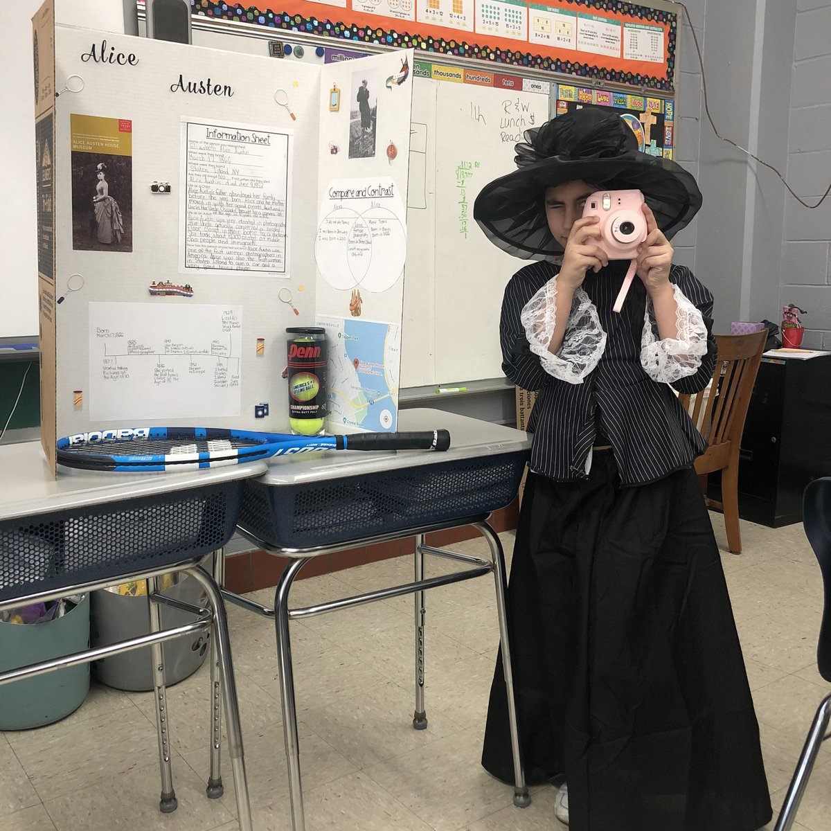 SCSMsMueller's tweet photo. 4th grade presenting their Social Studies projects! https://t.co/f8uOkfyvxu