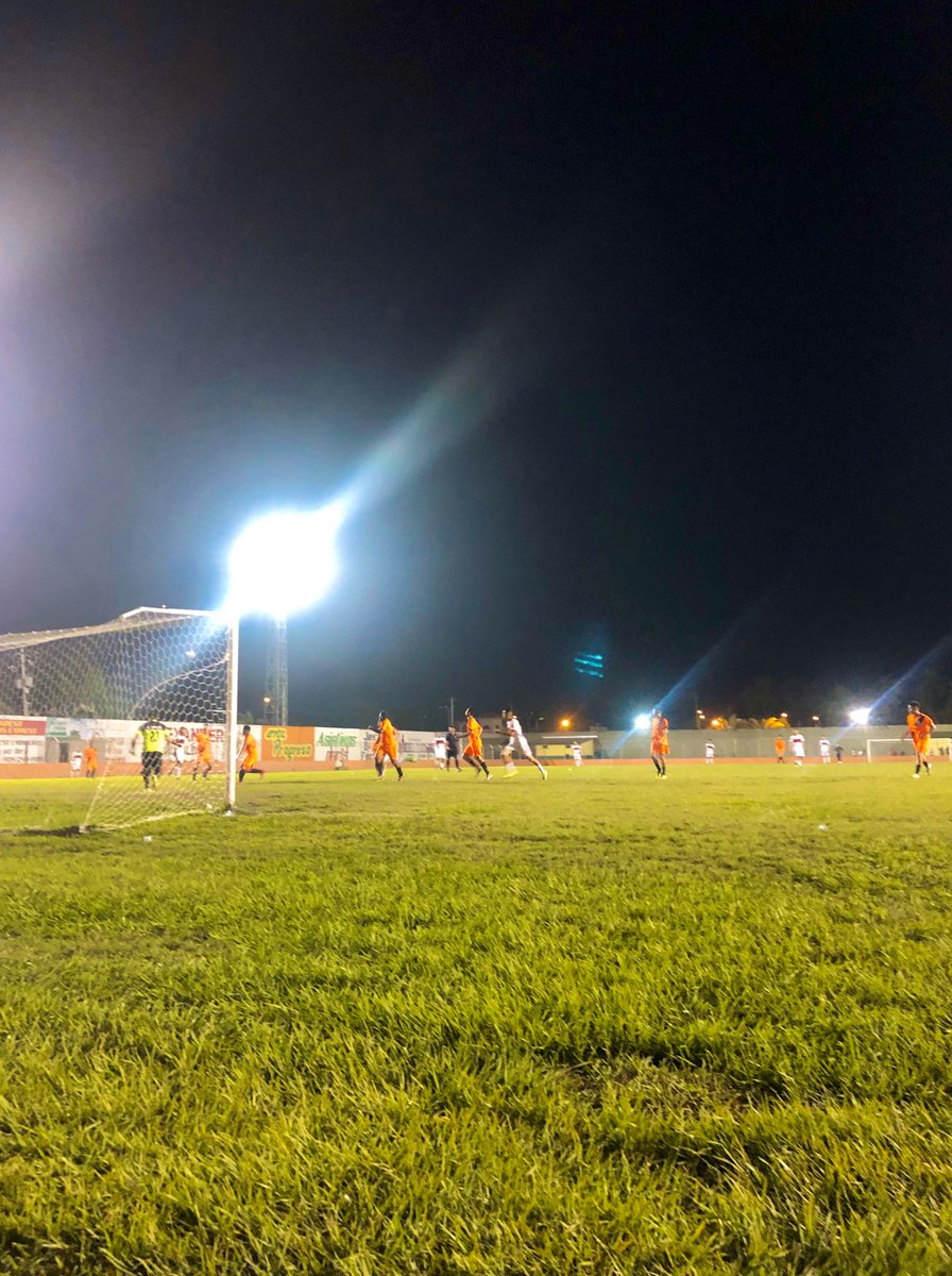 nicollemhn's tweet photo. Cambie los sábados de pijin por los sábados de fútbol.  Hoy toca dirigir 🙌🏼⚽️🔥 #ArbitroAsistente. 🏃🏼‍♀️ https://t.co/7ZlW3MX9vA