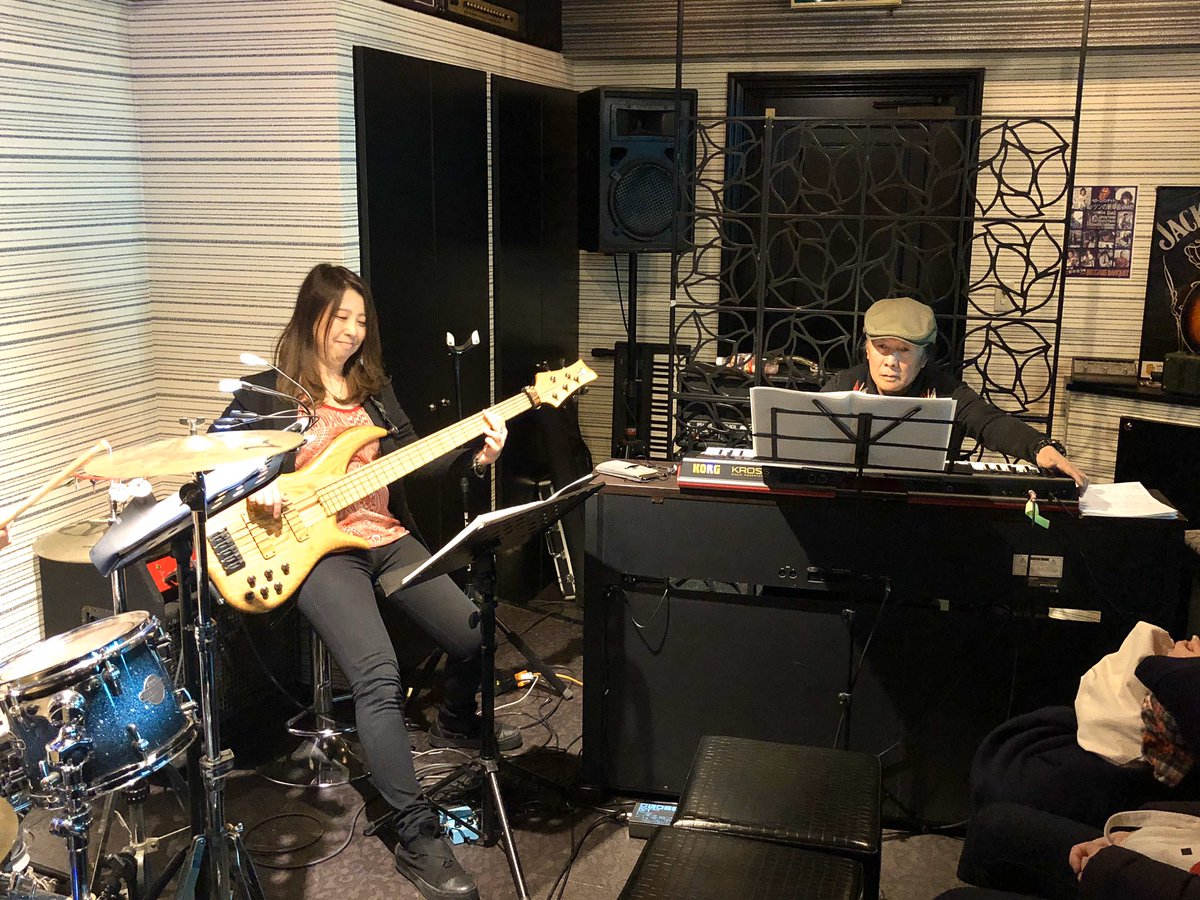 mb_coda's tweet photo. 工藤哲也そろそろソロライブ
演者の皆様、お越しの皆様、ありがとうございました❣️
今回残念ながら参加できなかった皆様、次回をお楽しみに〜♬
#工藤哲也 #NIGHTHAWKS #THEKEYPROJECT #MusicBarCODA https://t.co/3l8Rjwxgjk