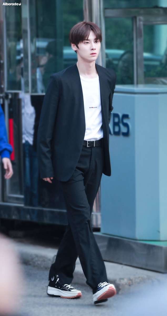 180cm 넘는 남돌봇 tweet media