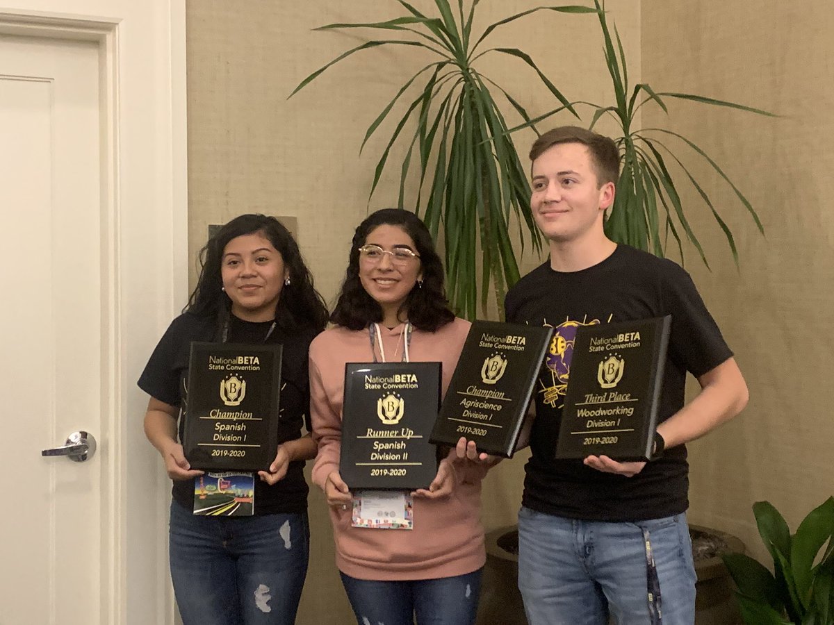 THE__PACK__'s tweet image. winner winners chicken dinner ! #Betacon20 #winnerstable 🥇🤩