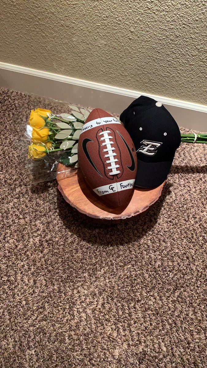 Thank you to @ClovisEfootball for sending support to the brown family and our brother even though we play a rival game we all come together as brothers ❤️🕊 <a href="/PAGMETER/">PAGMETER</a> <a href="/paulmeadors/">Paul Meadors</a> <a href="/CloSportsReport/">ClovisSportsReport</a> <a href="/ClovisFootball/">Clovis Football</a>