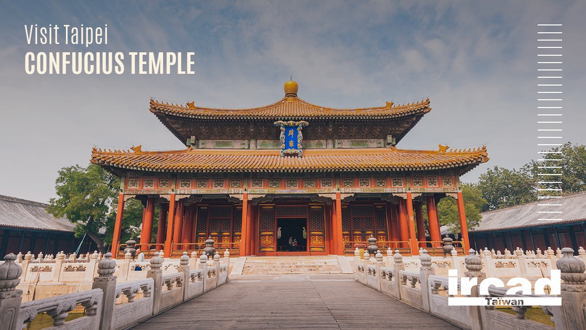 Built during in 1879, Taipei Confucius Temple is one of the top choices for visitors in Taiwan. By the time Taiwan was a Japan colony, the temple was demolished and only rebuilt in 1930 by Wang Yi-Shun. Today is a local reference and enchants the architecture passionates.
