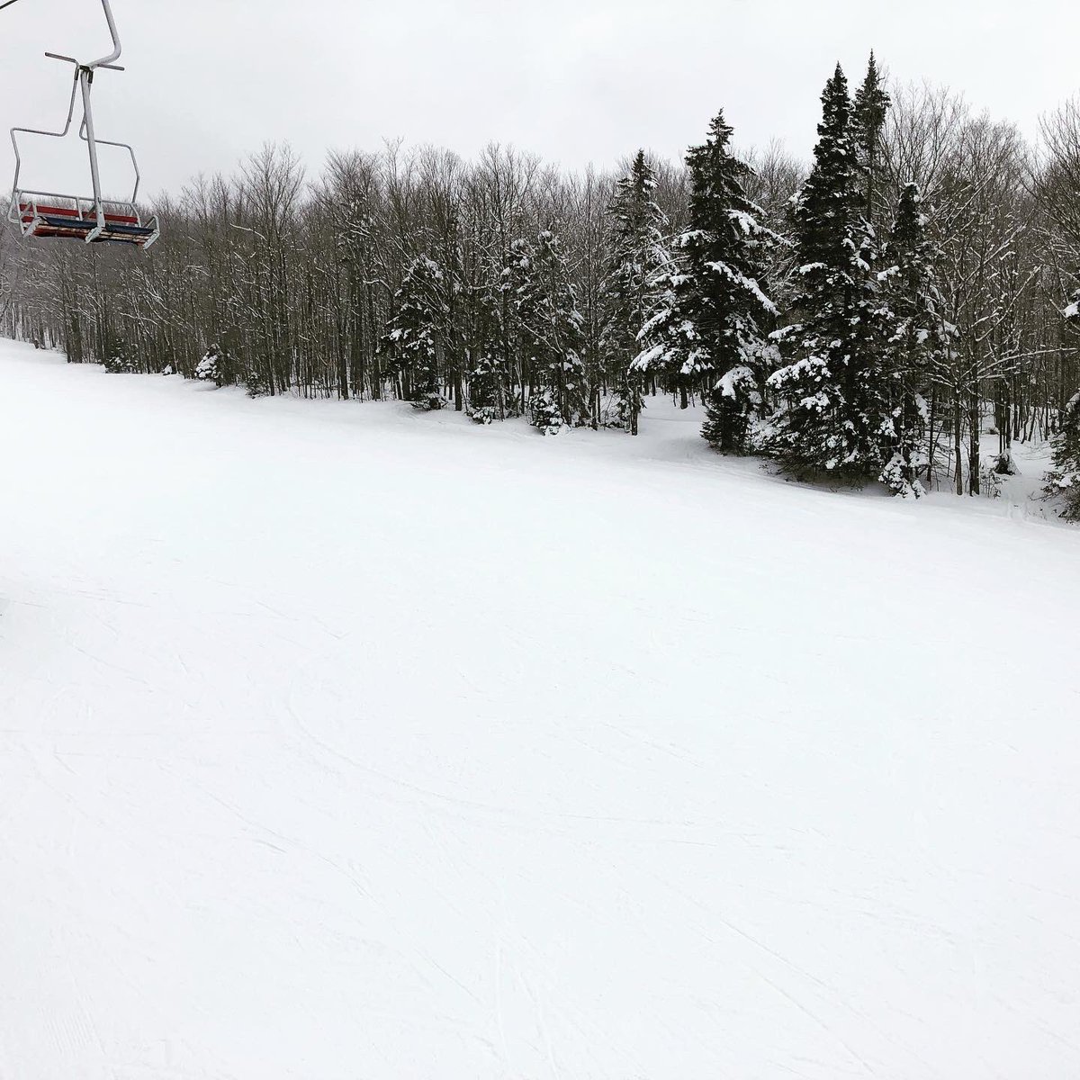 nickytonline's tweet photo. First time riding in 2020 last week. I took it easy, but it was great trying out my new @burtonsnowboards Mission bindings. 🏂 #montsutton https://t.co/TatKLF64m1 https://t.co/hZG51AVQ5s