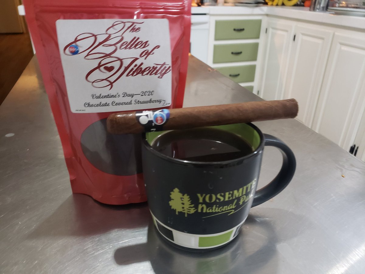 tmbsaddletramp's tweet photo. Time for some desert on the new front deck

#WhatILearnedToday @handicapJeff #Mojo50 @rockiwithani @SamiSuzie @BellesOfLiberty @kuhb00m @Alperkalo @TWSSonMojo50 #topictramp #headlinewhore https://t.co/ww2cptQsGw