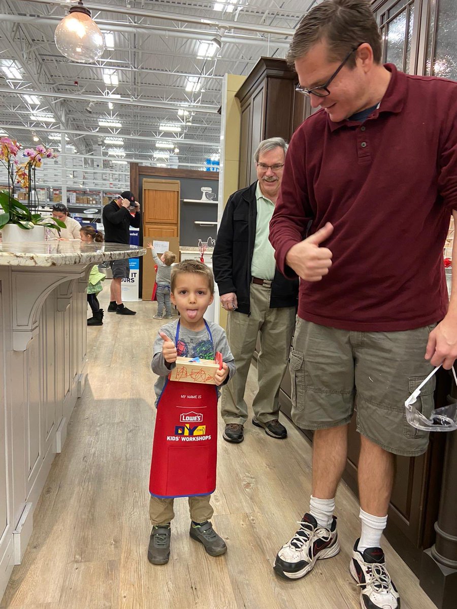 dantep_lowes's tweet photo. Great Day @Lowes kicking off our First Kids Workshop. #Store2238 #District1270 @Johntkinder https://t.co/x9EdXgohn6