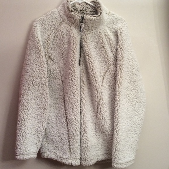 JackieDanger's tweet photo. So good I had to share! Check out all the items I'm loving on @Poshmarkapp #poshmark #fashion #style #shopmycloset #merona: https://t.co/mYeAolEnzQ https://t.co/wivz9uQ5qw