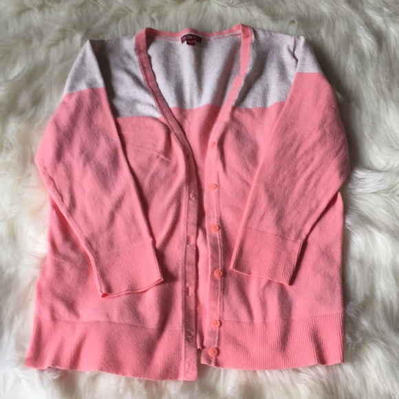 JackieDanger's tweet photo. So good I had to share! Check out all the items I'm loving on @Poshmarkapp #poshmark #fashion #style #shopmycloset #merona: https://t.co/mYeAolEnzQ https://t.co/wivz9uQ5qw