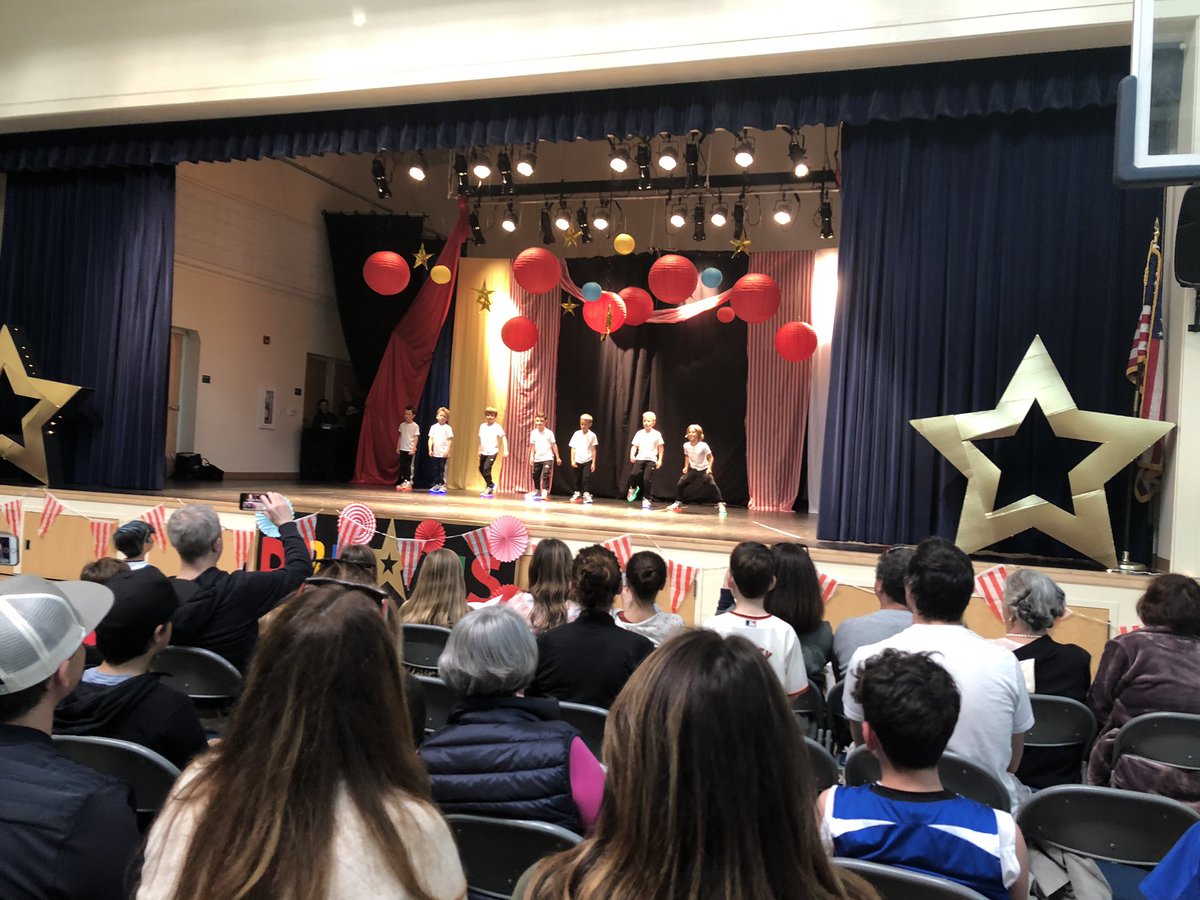 KimberlyBerman's tweet photo. Well done EM star performers 🌟 💫 what a talented group of students you are! https://t.co/51EbL1y16Y