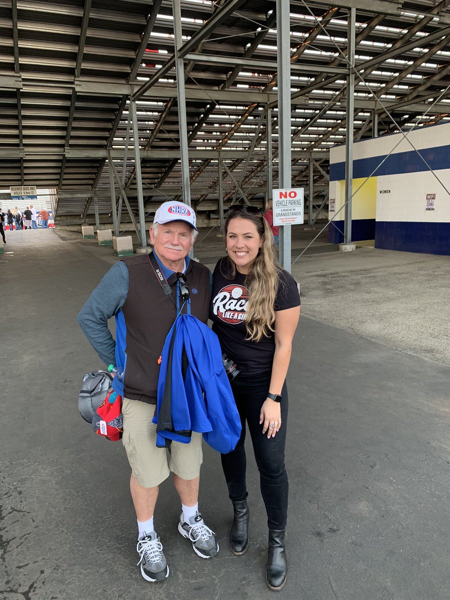 ELZZ101's tweet photo. It was a Awesome 2 days at the #Winternats2020 @NHRA @katmac801 @AmandaBusick missed my selfie’s @wst_photo @WFOJoe @JFR_Racing @AntronBrown @AlexisDejoria @AshleyRacerGirl #Nitrotime https://t.co/BDCeB3jnLu