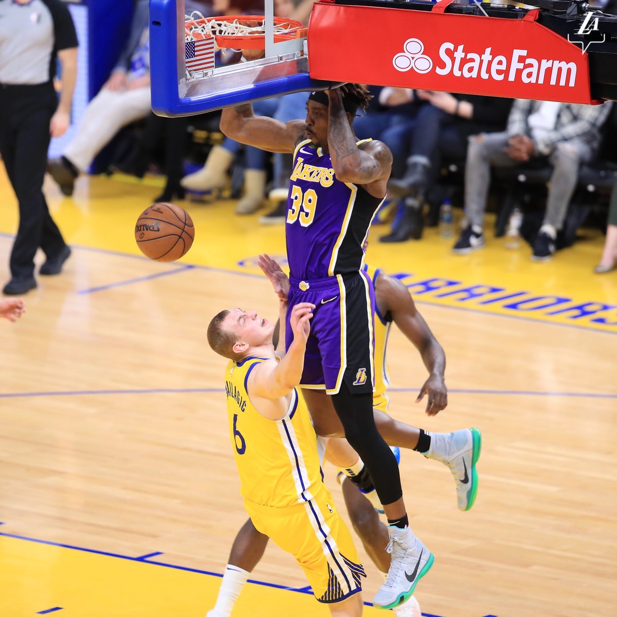 Lakers's tweet photo. Do right and dunk everything. https://t.co/HFymzuOHnB