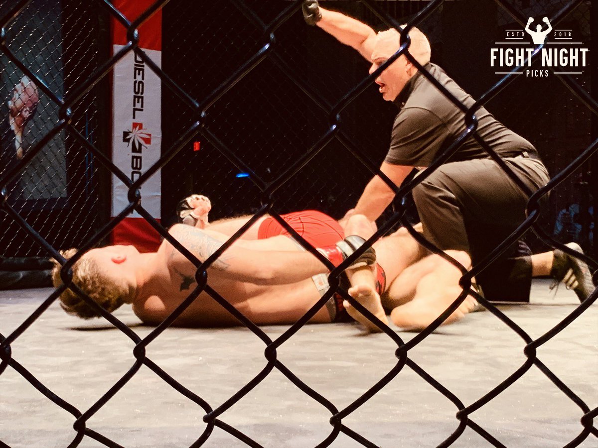 CraigAllenFNP's tweet photo. Kneebar victory for Tim Birkenhead in just his second amateur contest

#NEF42 #NEF #MMA https://t.co/yoF9dctWIe