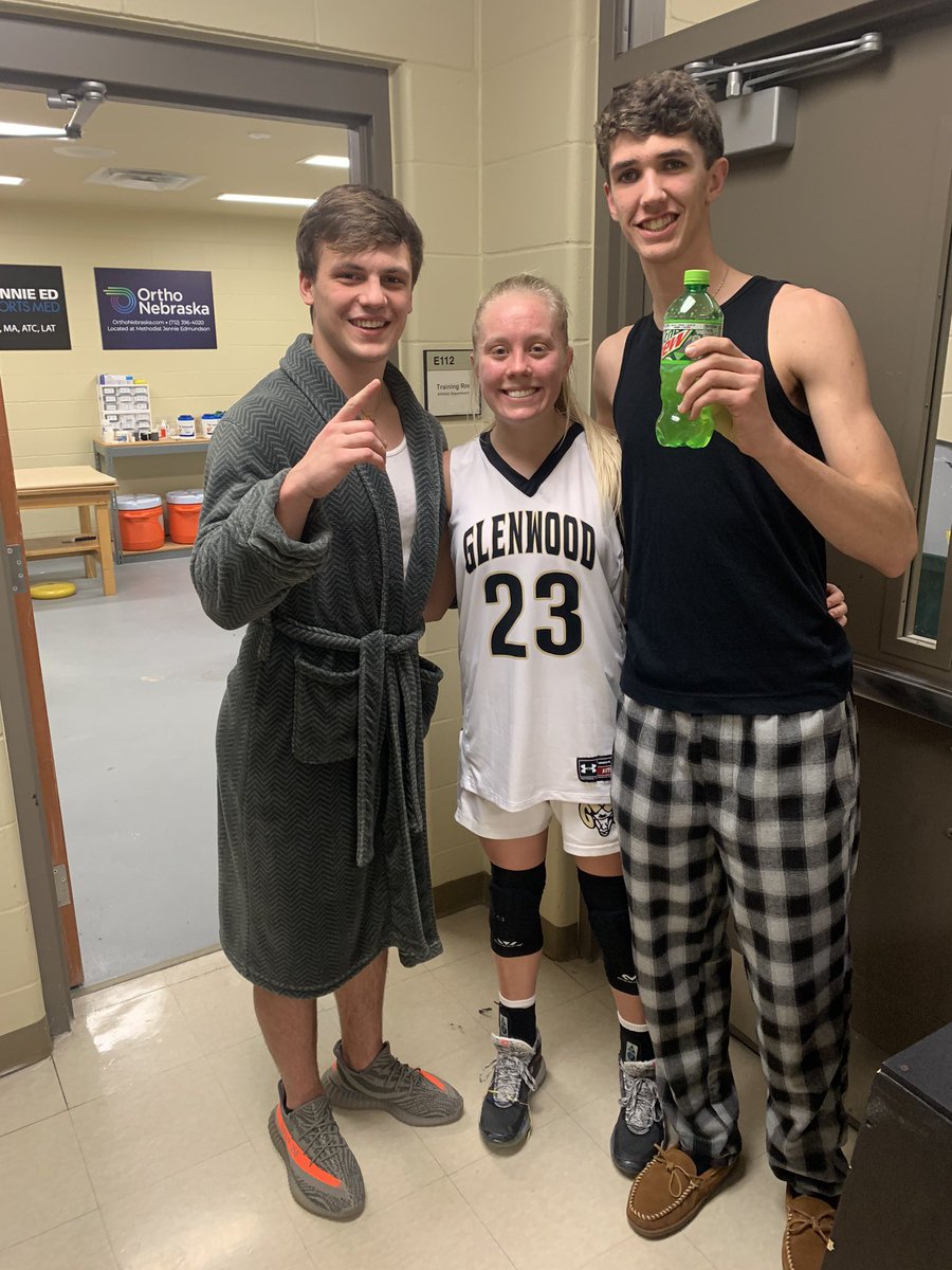 OfficialBigChe1's tweet photo. Taking home the Big Cheese award tonight is @ellescarbro for playing astounding defense against some good ball players, dropping 12pts, and working the boards all night and your lady rams are now 20-0! #cheesestickchick #baller https://t.co/5OpigYIwwh