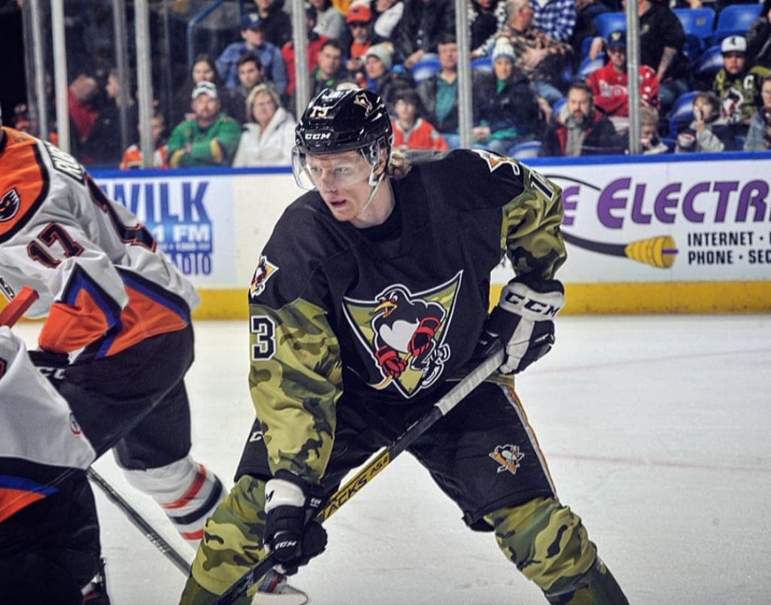 DrozgJan's tweet photo. Military Night 💪 https://t.co/JaH4ZBYsOM