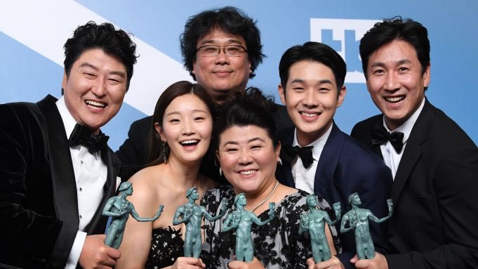 MovieMantz's tweet image. Wouldn’t it be REALLY GREAT if the BEST MOVIE OF THE YEAR actually won the ACADEMY AWARD for BEST PICTURE?? #PARASITE #OSCARS #BongHive